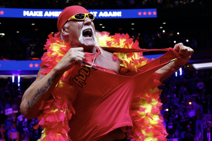 Hulk Hogan, Trumpen aldeko mitin batean.