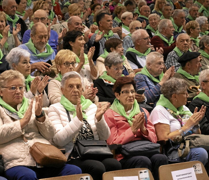 La segunda edición del Encuentro de Personas Mayores, celebrado en Eibar, congregó a más de un millar de representantes de 230 centros sociales.