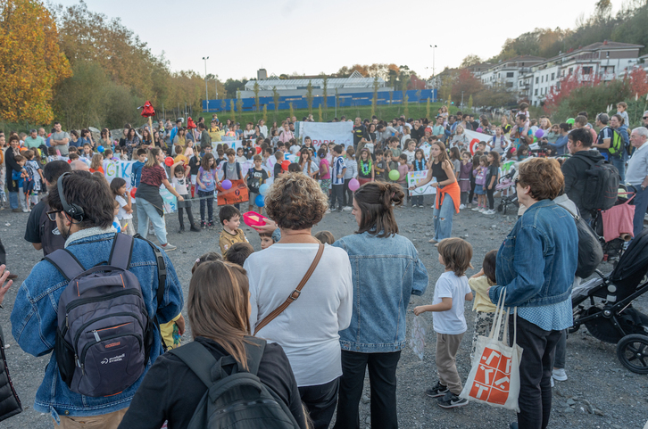 Sorleku parkearen aldeko protesta egin dute Donostian.