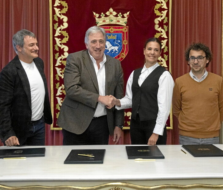 Asiron y Curiel, flanqueados por Armendariz (Geroa Bai) y Mauleón (Contigo Zurekin).