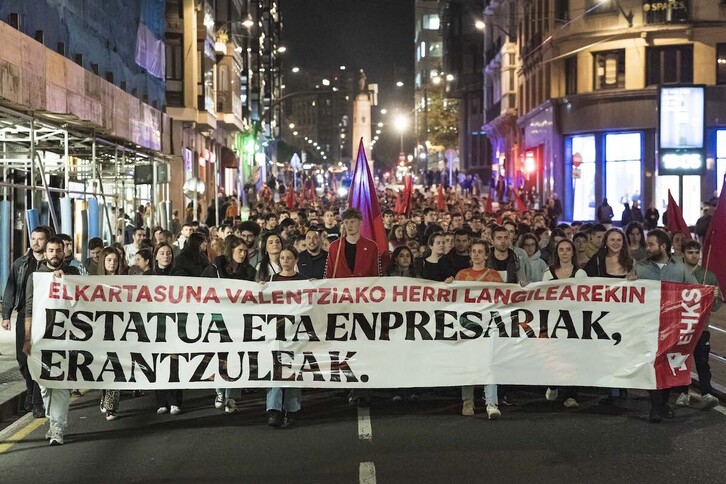 Manifestación de EHKS que ha recorrido el centro de Bilbo.