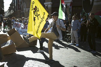 Protesta en Bilbo en el Día Internacional contra los Muros. 