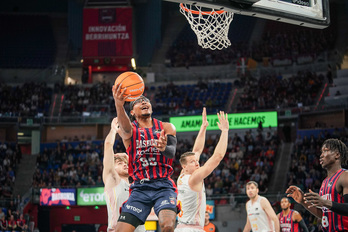 El Baskonia ataca el aro rival.