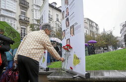 Junto al acto oficial se realizó una ofrenda floral en memoria de las víctimas de la dispersión.