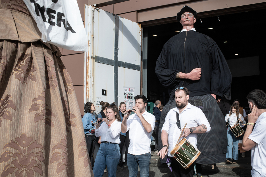 Pour rester dans la tradition, le passage des géants de Cambo. 