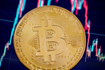 Bitcoin escala a un nuevo récord por encima de 86.000 dólares.