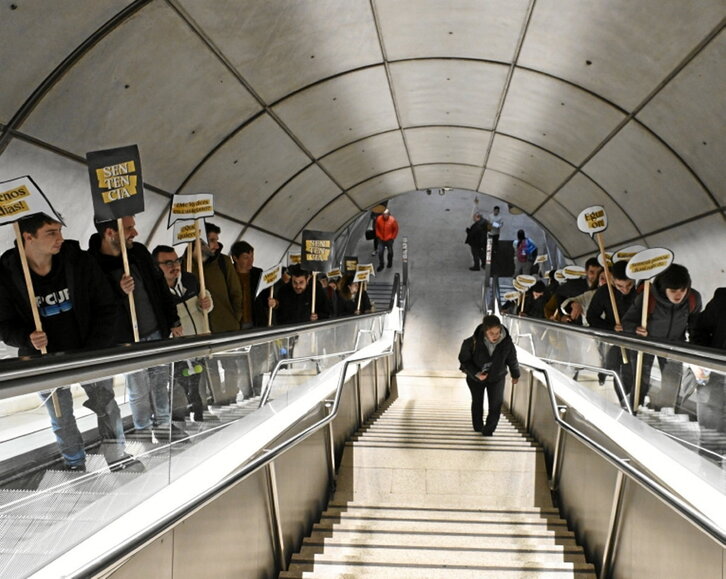 Gukaren ekintza, Deustuko metro geltokian.