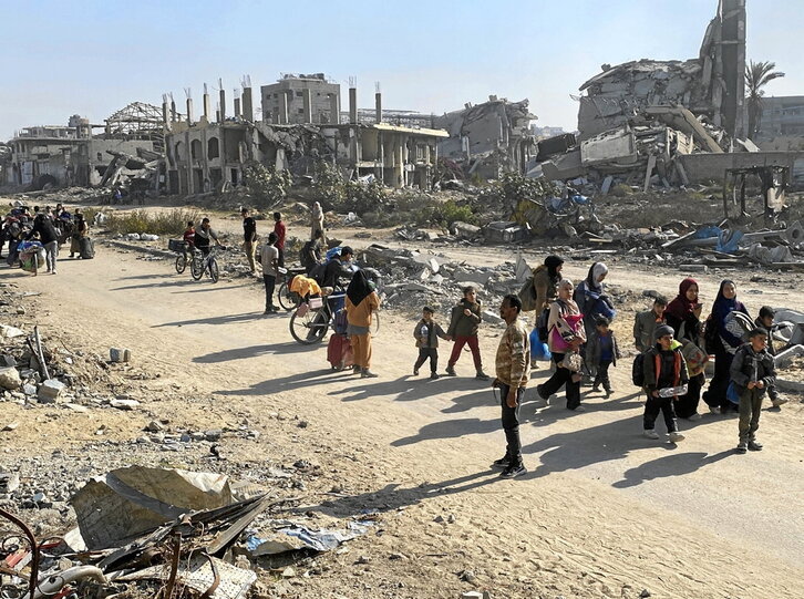 Palestinos huyen de Beit Hanoun, en el norte de Gaza.