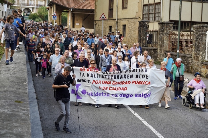 Durangalde mailako manifestazioa Berrizen, Osasun Publikoa Aurrera plataformak deituta, iragan irailaren 19an.