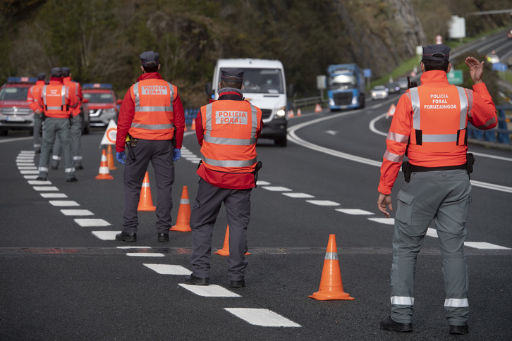 Control de tráfico de Policía Foral, competancia que comparte con Guardia Civil.