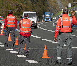 Un control de tráfico de la Policía Foral, que comparte atribuciones con la Guardia Civil.