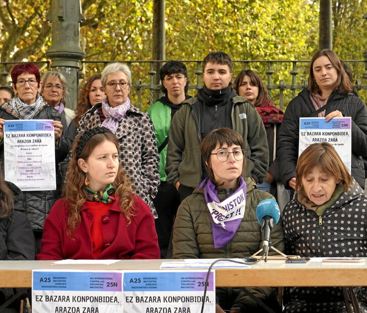 Euskal Herriko mugimendu feministak agerraldia egin zuen atzo.