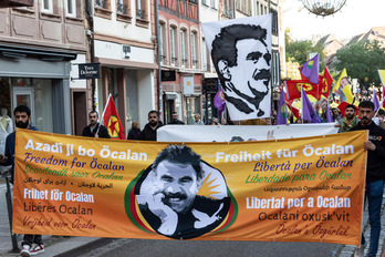 Manifestación en las calles para exigir la liberación de Abdullah Ocalan, fundador y líder del Partido de los Trabajadores del Kurdistán. 