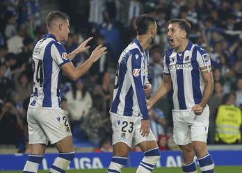 Mikel Oyarzabal, eufórico, con el gol de Sucic frente al Atlético de Madrid. 