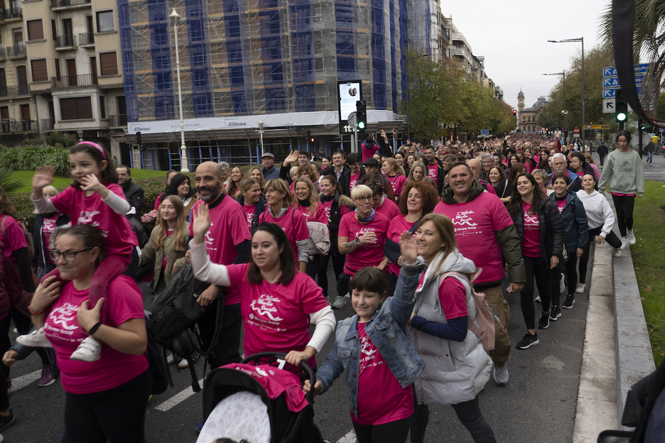 Personas de todas las edades se han sumado a la marcha de Katxalin.