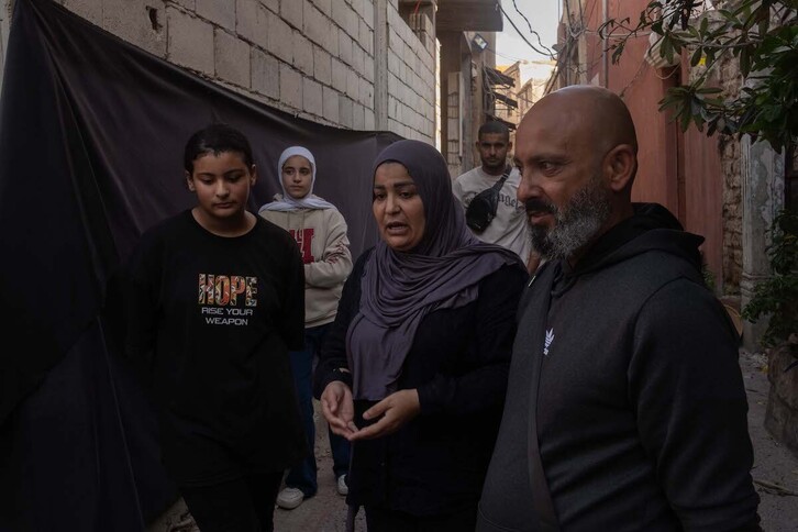 Rukaya Halawi y su familia explican la situación que están viviendo. 