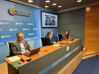 Pedraza, Gurpegui y Buesa, en la presentación del buzón y el resto de la campaña.