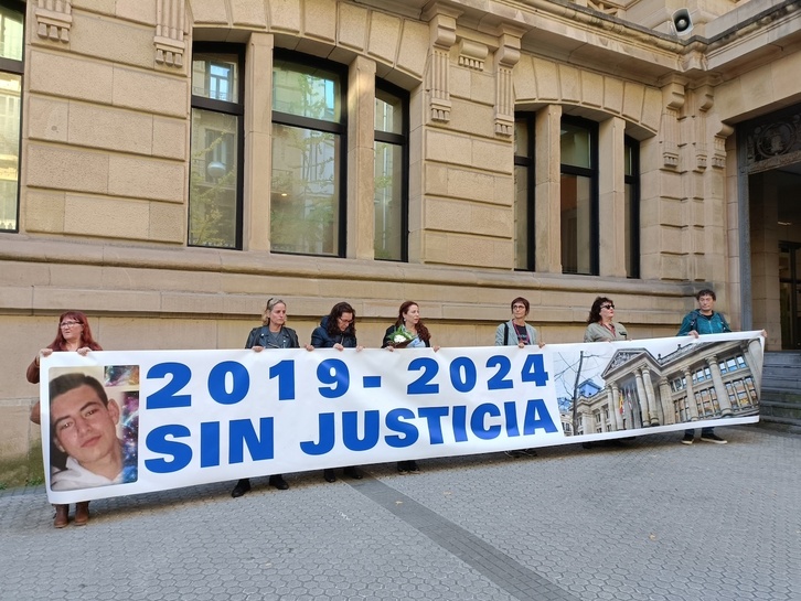 Concentración el pasado 7 de noviembre ante los juzgados de Donostia.