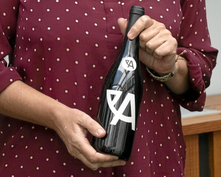 Botella de vino de las bodegas de Abra.