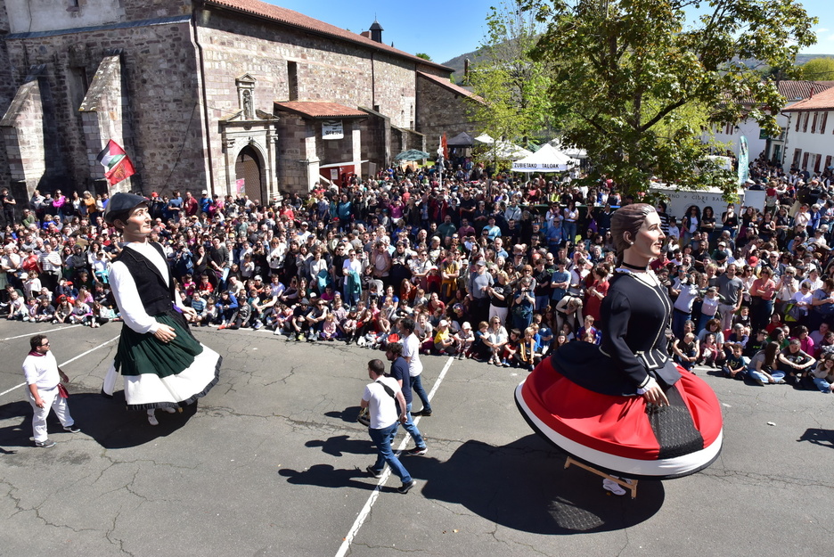 Euskal hizkuntza eta kulturaren folklorizazioaz harago, bertan herri bizi bat badela erakutsi zuen Nafarroaren Egunak apirilaren 28an.