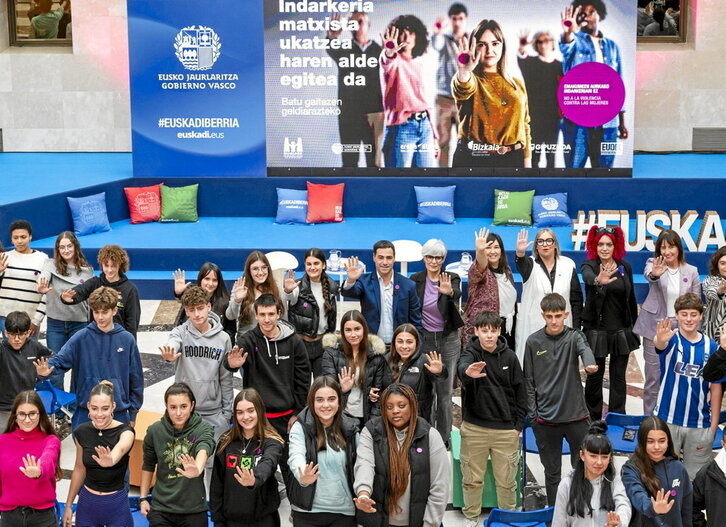 Presentación de la campaña de Lakua, diputaciones y Eudel, en un encuentro con jóvenes en Gasteiz.