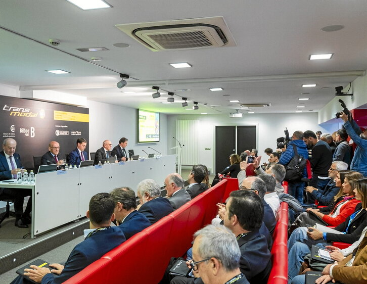 El lehendakari Imanol Pradales presidió la celebración del Foro de Logística Intermodal en la Cámara de Araba.