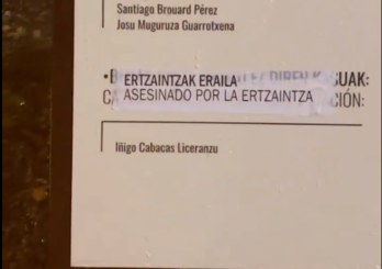 La placa del memorial de Bilbo, tras ser modificada la inscripción sobre Iñigo Cabacas.