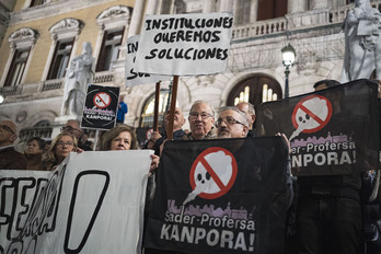 Protesta vecinal exigiendo el traslado de Sader y Profersa fuera del casco urbano de Bilbo.