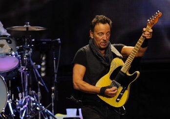 Bruce Springsteen, uno de los candidatos al Tambor de Oro 2025, durante un concierto en Donostia en 2016.