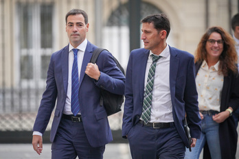 Pradales, llegando a una sesión en el Parlamento de Gasteiz.