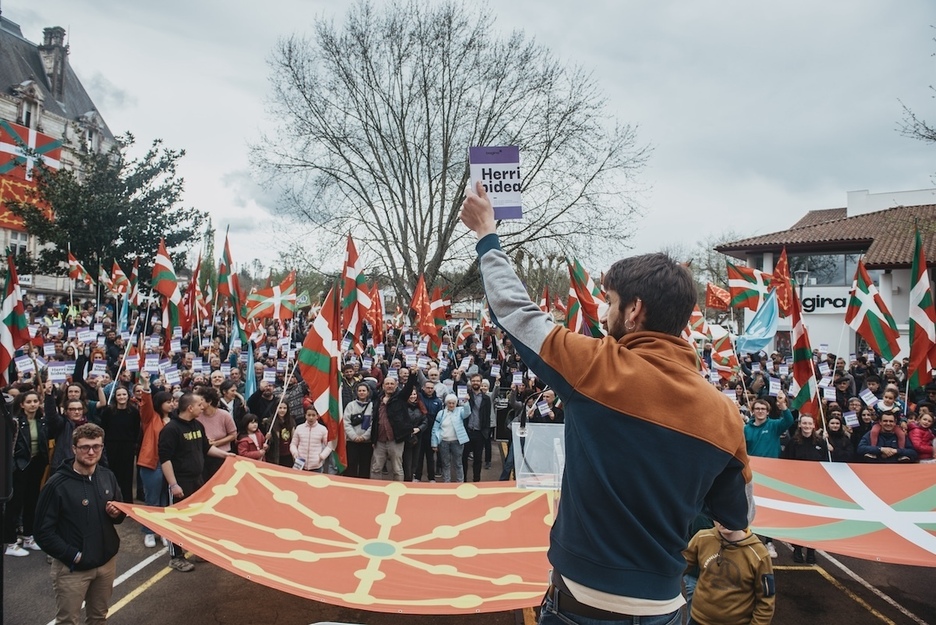 Mugimendu abertzalearendako bide-orria aurkeztu zuen Bagirak Aberri Egunean, martxoaren 31an.