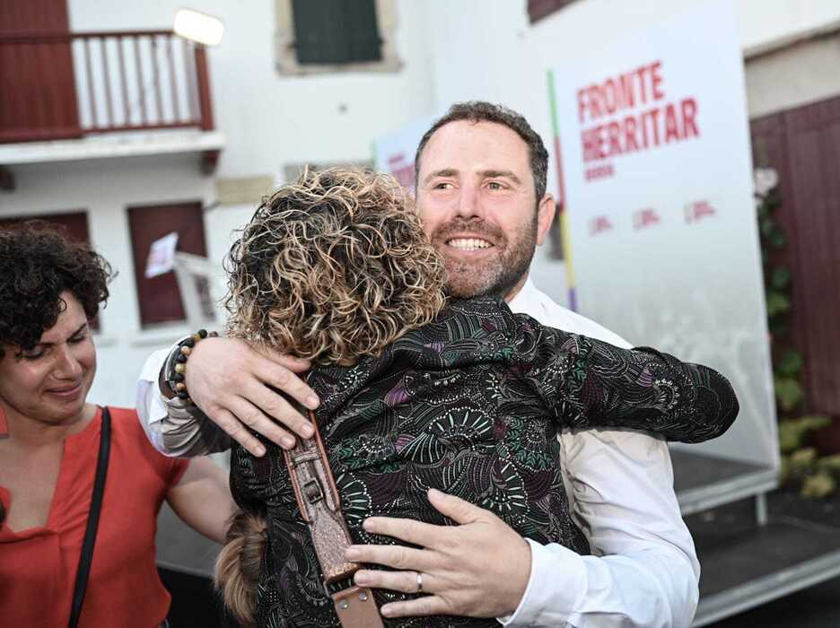 Fronte Herritar Berriko hautagai Peio Dufauk bildu zituen boz gehien uztailaren 7an. Lehen diputatu ezkertiar eta abertzalea da Parisen.