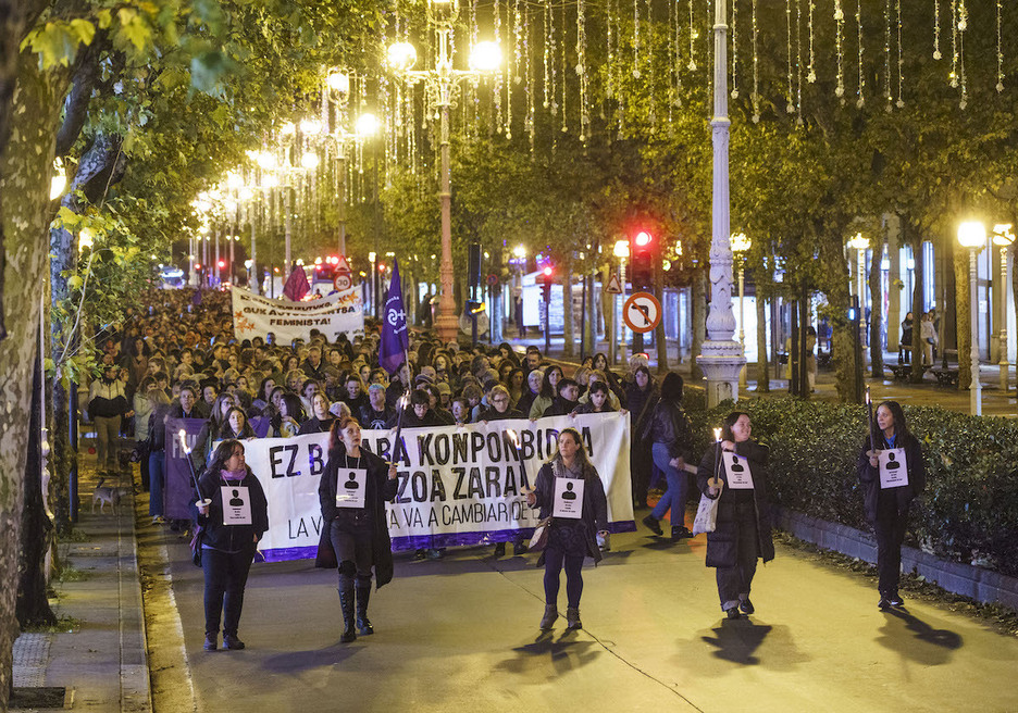 Eraildako emakumeen oroitzapenak ireki du Donostiako manifestazioa.