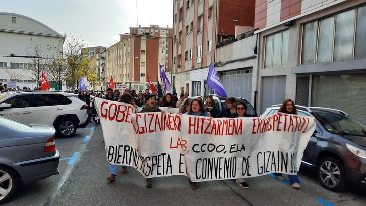 Gizain fundazioko langileek greba egunean egindako manifestazioa, Iruñean