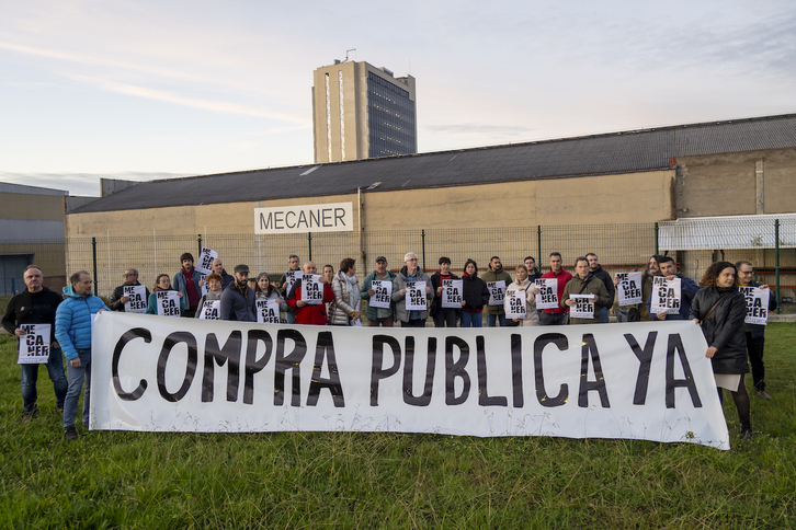 Comparecencia de la plataforma Mecaner Herriarentzat, junto a las instalaciones de la histórica matricería.