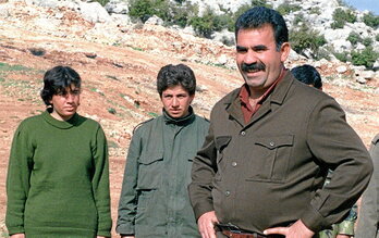 Abdullah Öcalan, en un campo de entrenamiento del PKK en el valle libanés de Bekaa, en 1992.