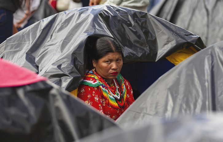 Unos 2.000 indígenas acampan desde el lunes en Bogotá en defensa de sus tierras ancestrales.