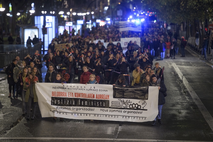 Manifestación en Donostia en el Día Internacional para la Erradicación de la Violencia contra la Mujer.