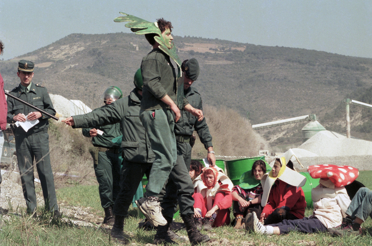 Imagen de la acción que los Solidarios realizaron el 12 de marzo de 1997, por la que serían juzgados en diciembre.