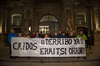 Manifestación celebrada este miércoles para exigir el derribo de Los Caídos.