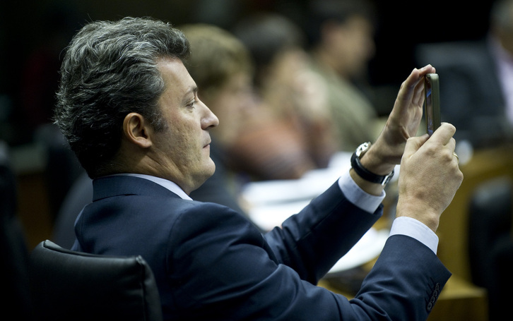 Santiago Cervera, en el Parlamento de Nafarroa.