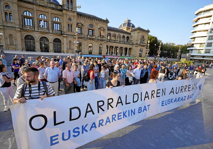 EAEko Justizia Auzitegi Nagusiak Donostiako Udalaren errekurtsoaren aurka emandaok epaia salatzeko irailean egindako elkarretaratzea.