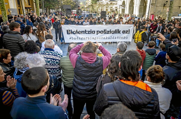 Movilización convocada por los familiares y amigos del joven Xuhar herido por la Ertzaintza.