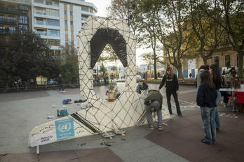 La instalación ‘artivista’ se ha ubicado en el Boulevard de Donostia.