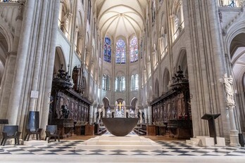 Interior de la catedral de Notre Dame, restaurado.