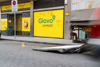 Glovo dejará de trabajar con repartidores autónomos y les hará contratos laborales.