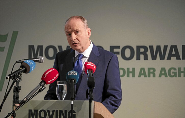 Micheál Martin, en una imagen de la campaña, tiene en su mano volver a ser «taoiseach», presidente irlandés.