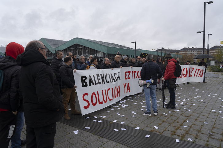 Concentración de trabajadores de Astilleros Balenciaga, este miércoles en Gasteiz.