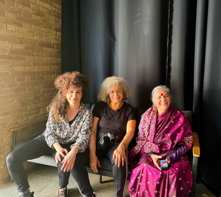 Jule Goikoetxea, Angela Davis eta Vandana Shiva.