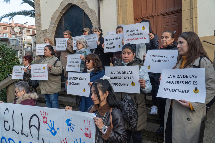 Concentración de SOS Racismo en Pasaia en recuerdo de Leonor.